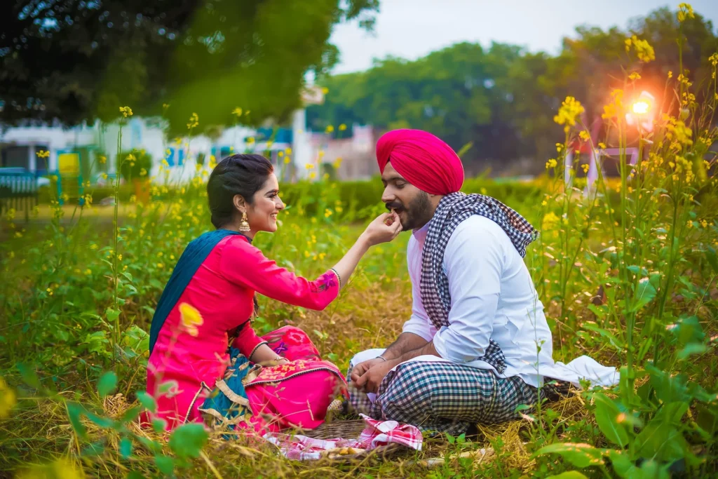 Bengali Love Shayari এর জন্য কলকাতায় ঐতিহ্যবাহী পোশাকে রোমান্টিক দম্পতির ছবি