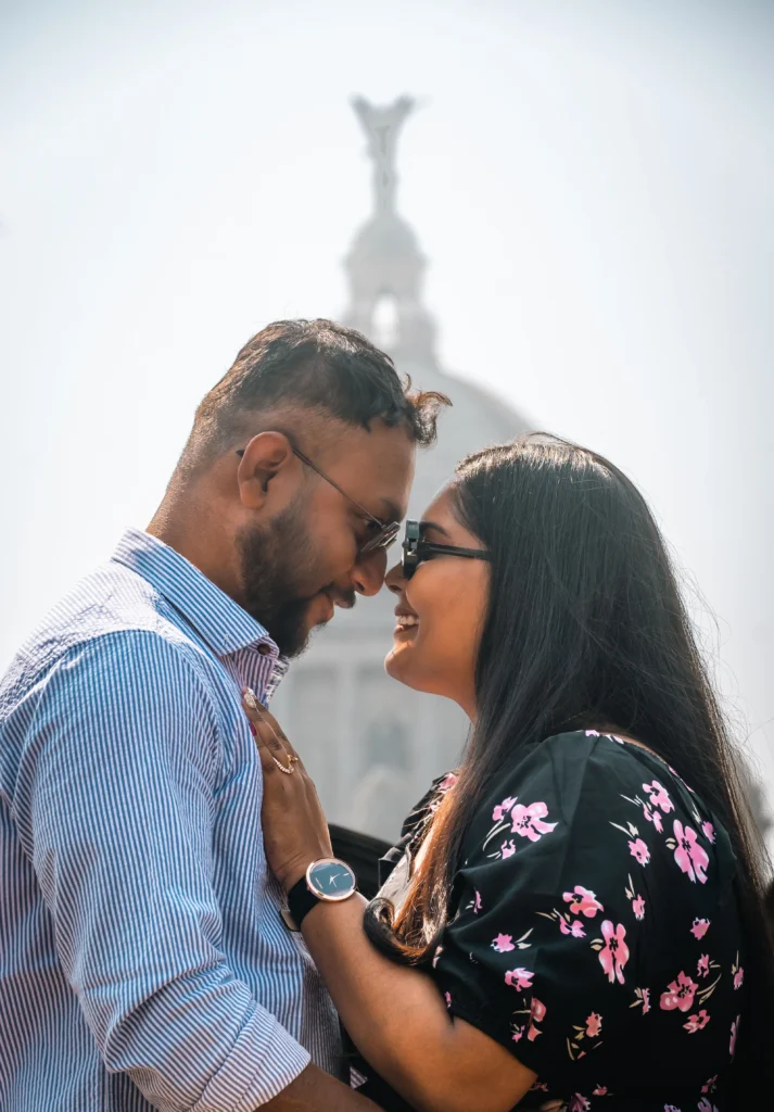 Bengali Love Shayari এর জন্য কলকাতায় বিয়ের অনুষ্ঠানে বাঙালি বর কনের ভালোবাসার মুহূর্ত